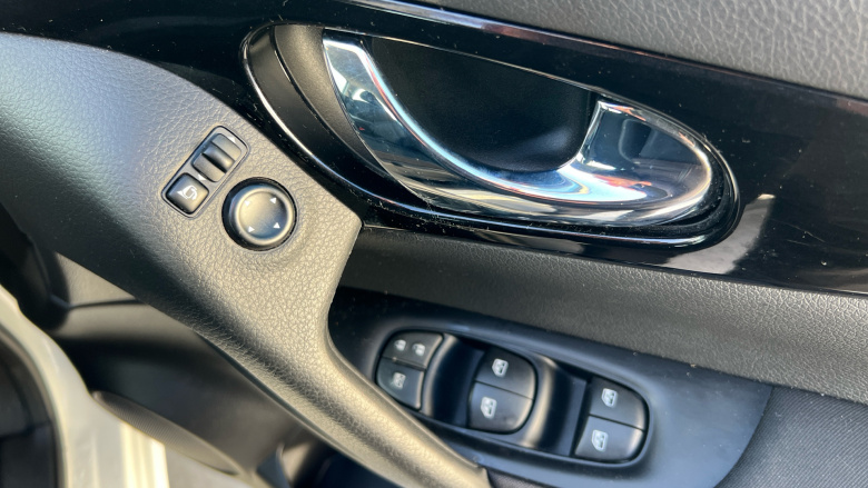 Nissan Qashqai 1.3 DiG-T 160 Acenta Premium 5dr DCT Petrol Hatchback